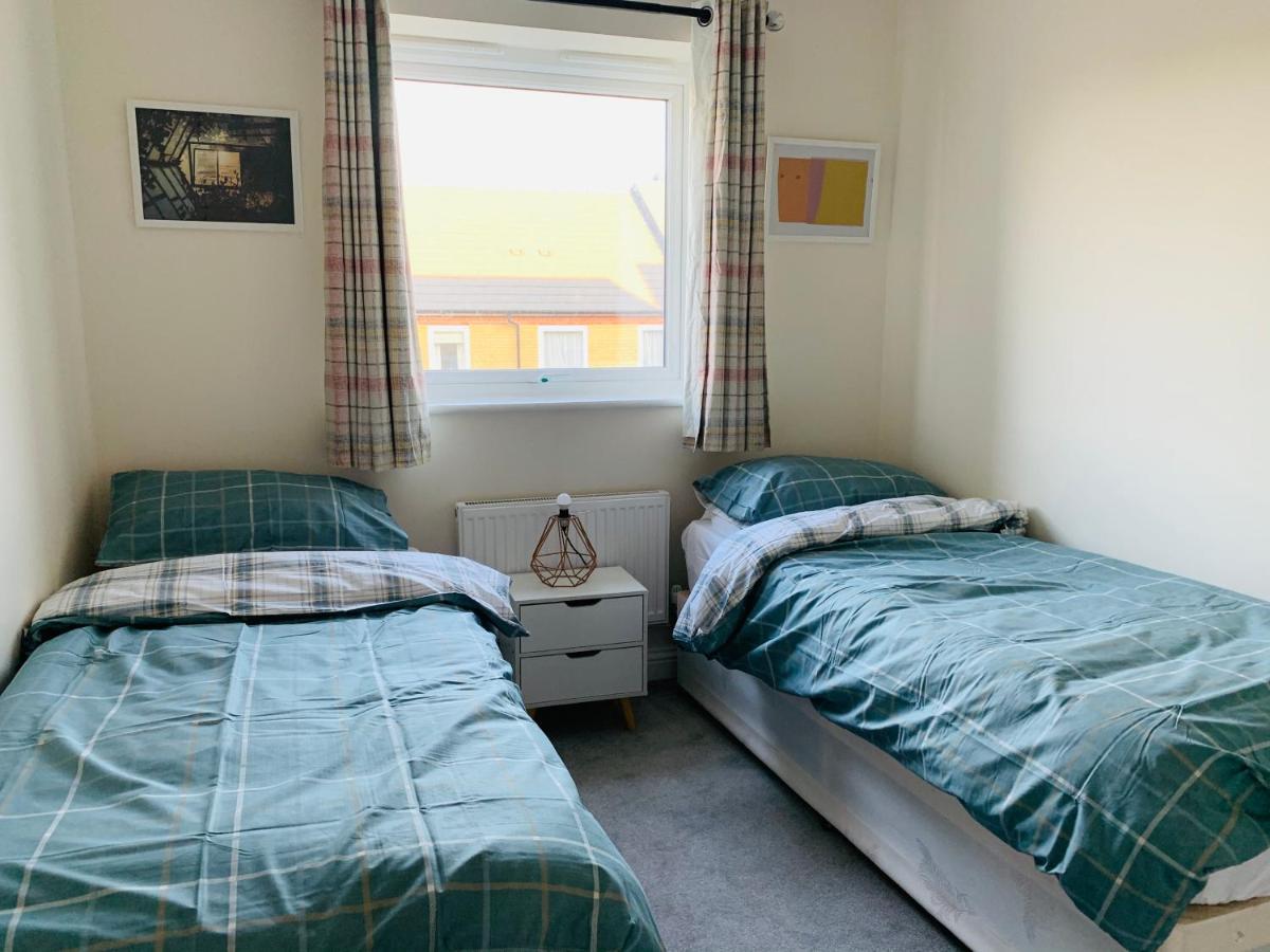 Clove, 3-4 Bed House With Garden, Free Parking, Sleeps 9 In Grays & Chafford Hundred Stifford Extérieur photo