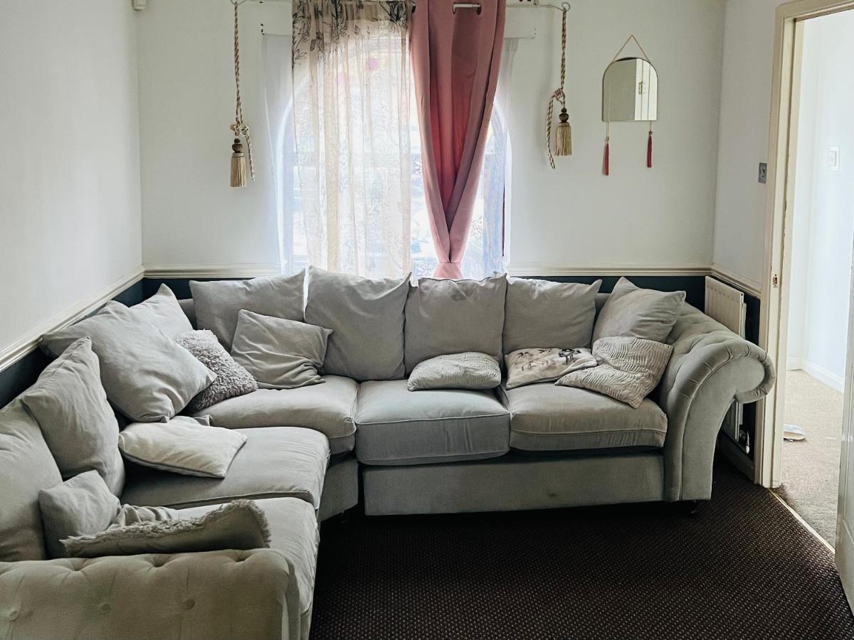 Clove, 3-4 Bed House With Garden, Free Parking, Sleeps 9 In Grays & Chafford Hundred Stifford Extérieur photo
