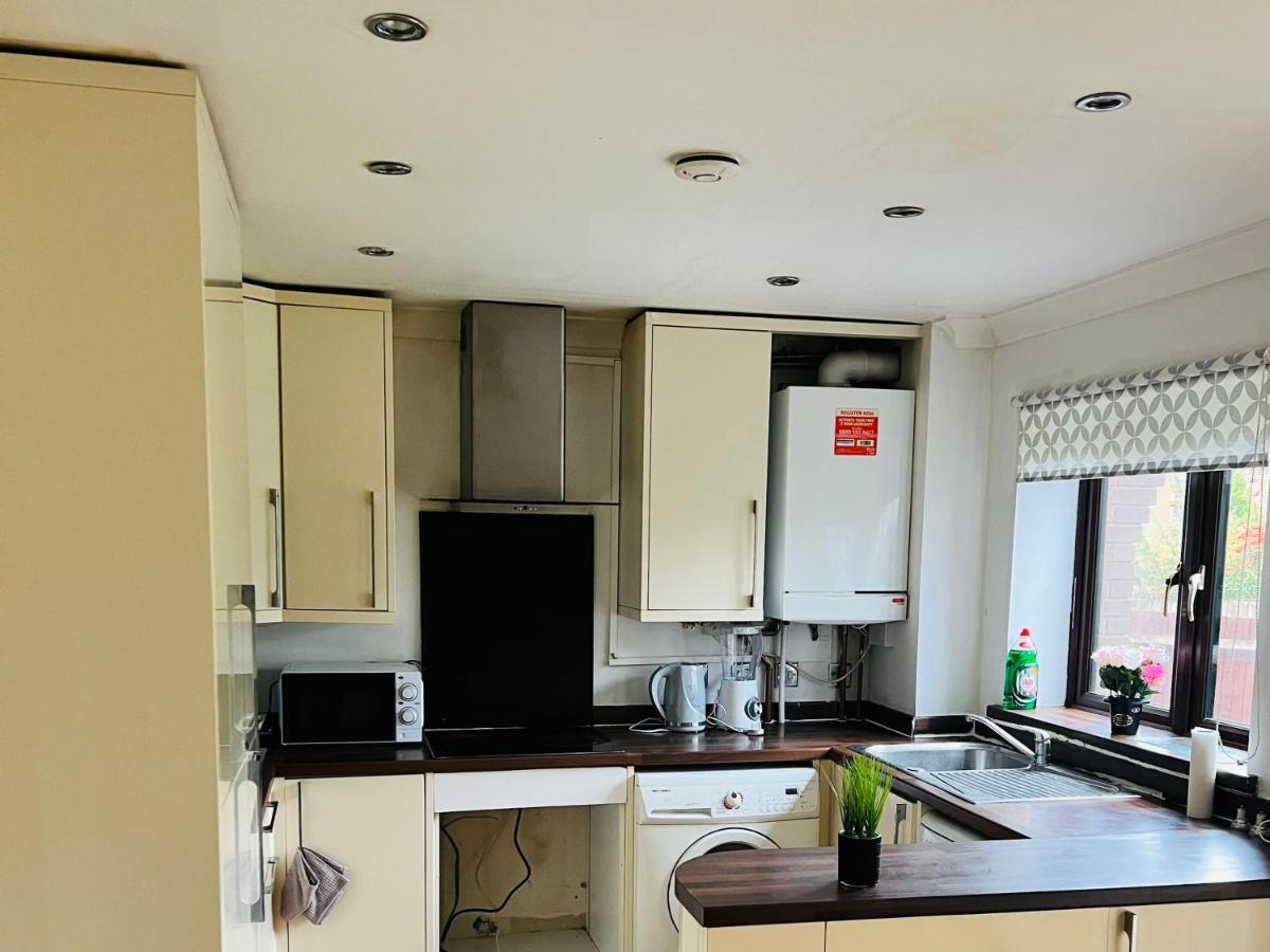 Clove, 3-4 Bed House With Garden, Free Parking, Sleeps 9 In Grays & Chafford Hundred Stifford Extérieur photo