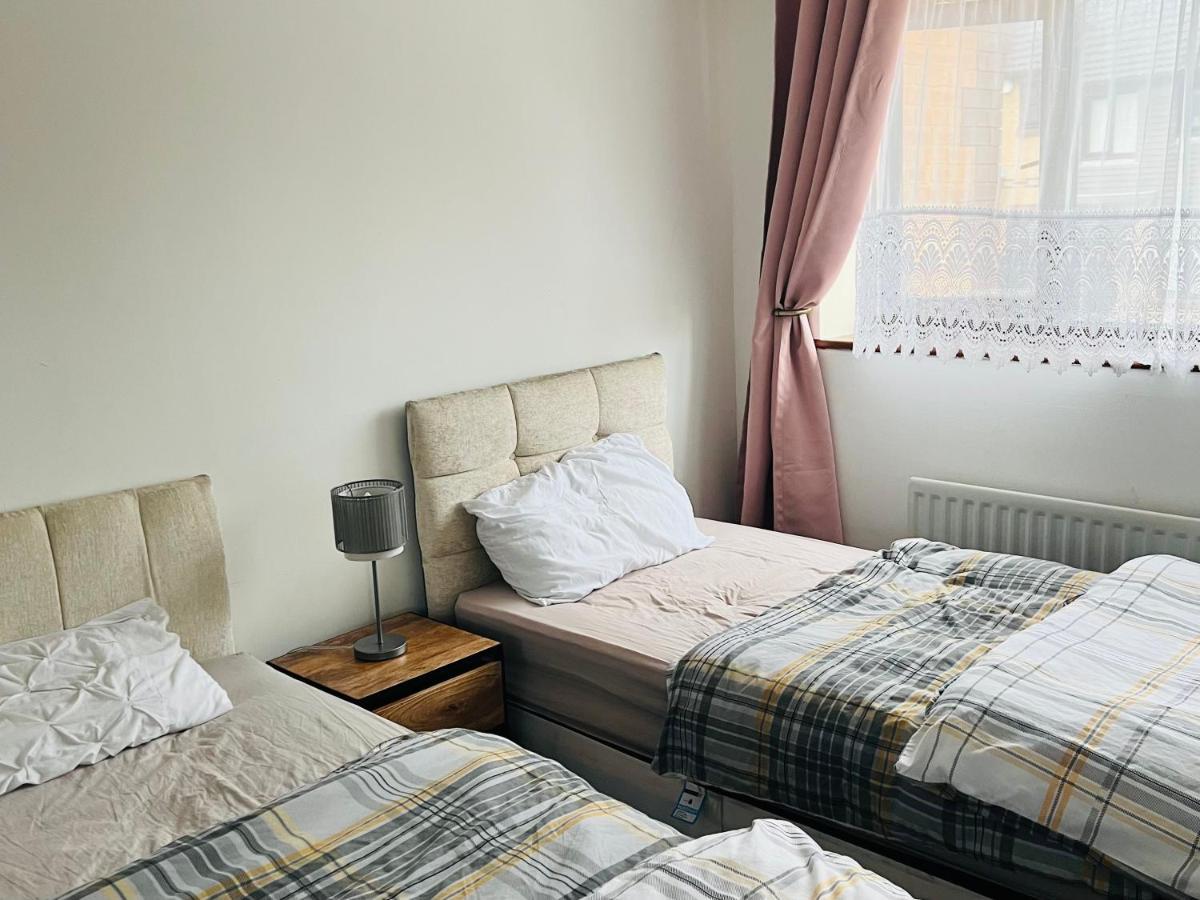 Clove, 3-4 Bed House With Garden, Free Parking, Sleeps 9 In Grays & Chafford Hundred Stifford Extérieur photo