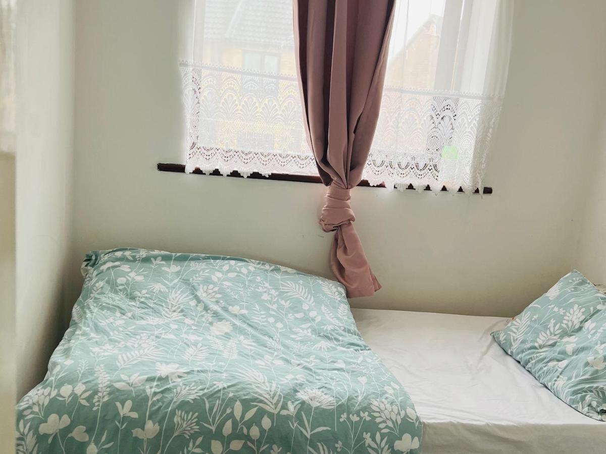 Clove, 3-4 Bed House With Garden, Free Parking, Sleeps 9 In Grays & Chafford Hundred Stifford Extérieur photo
