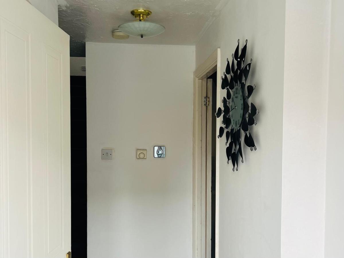 Clove, 3-4 Bed House With Garden, Free Parking, Sleeps 9 In Grays & Chafford Hundred Stifford Extérieur photo