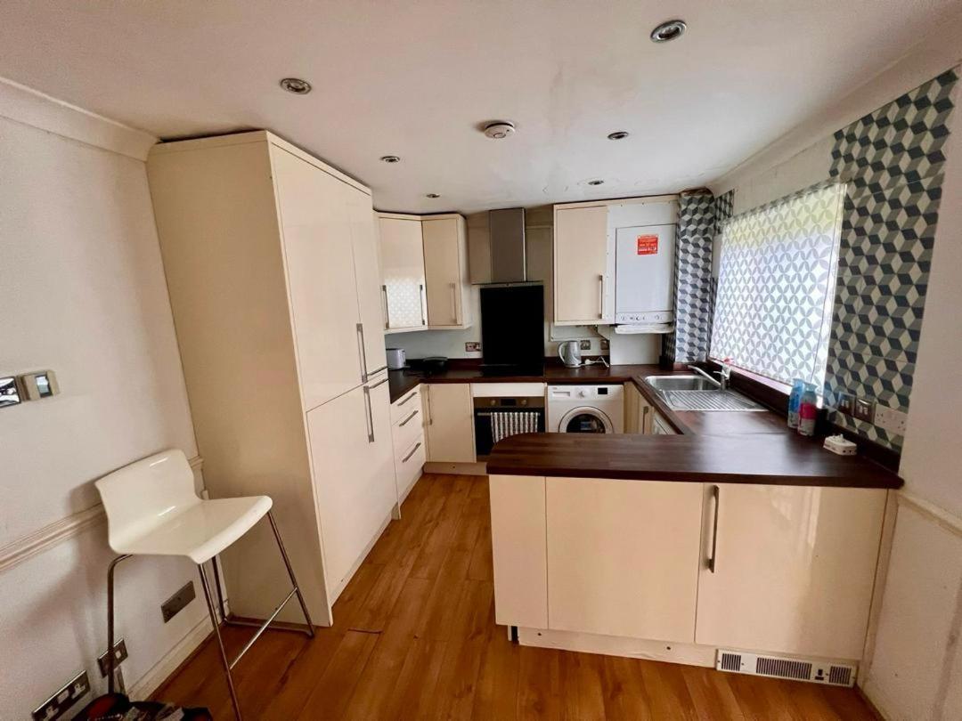 Clove, 3-4 Bed House With Garden, Free Parking, Sleeps 9 In Grays & Chafford Hundred Stifford Extérieur photo