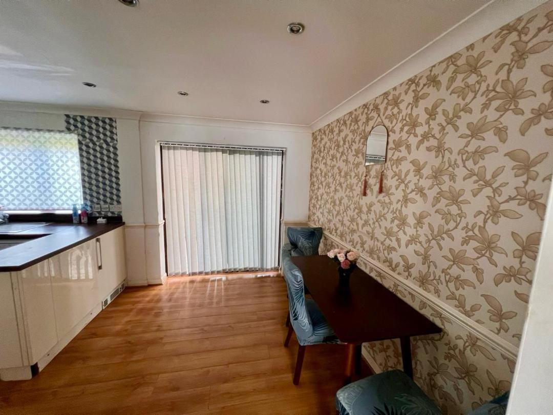 Clove, 3-4 Bed House With Garden, Free Parking, Sleeps 9 In Grays & Chafford Hundred Stifford Extérieur photo