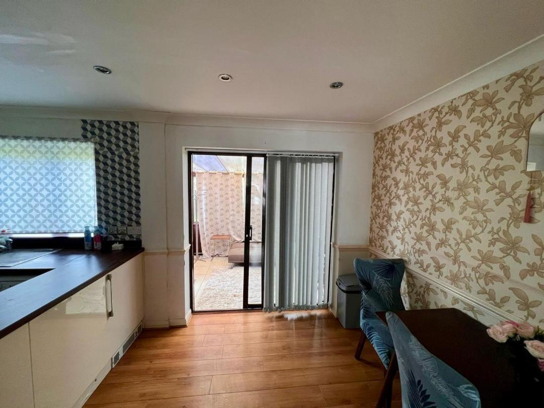 Clove, 3-4 Bed House With Garden, Free Parking, Sleeps 9 In Grays & Chafford Hundred Stifford Extérieur photo