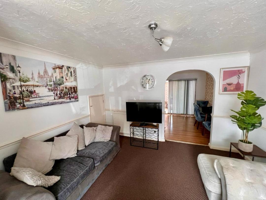 Clove, 3-4 Bed House With Garden, Free Parking, Sleeps 9 In Grays & Chafford Hundred Stifford Extérieur photo