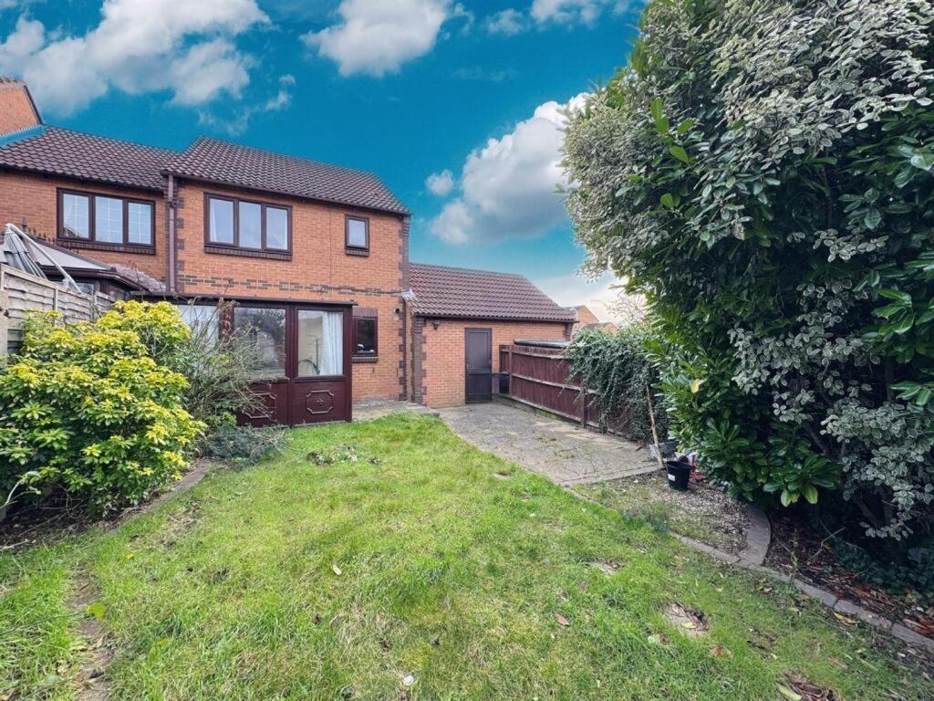 Clove, 3-4 Bed House With Garden, Free Parking, Sleeps 9 In Grays & Chafford Hundred Stifford Extérieur photo