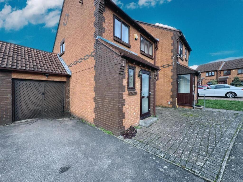Clove, 3-4 Bed House With Garden, Free Parking, Sleeps 9 In Grays & Chafford Hundred Stifford Extérieur photo