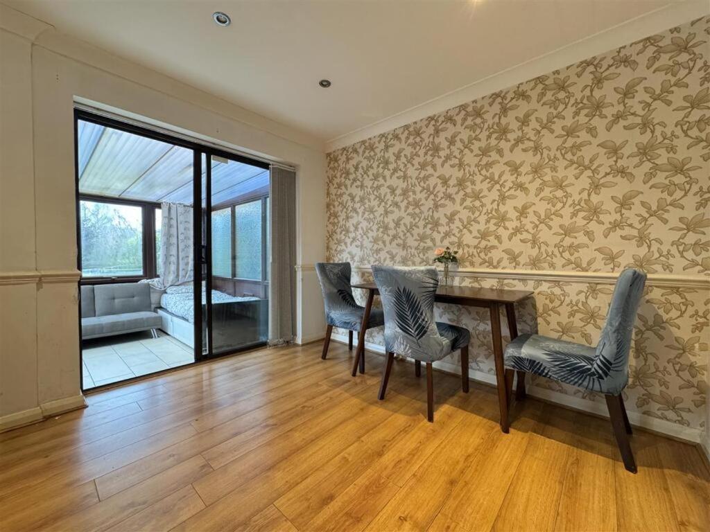 Clove, 3-4 Bed House With Garden, Free Parking, Sleeps 9 In Grays & Chafford Hundred Stifford Extérieur photo
