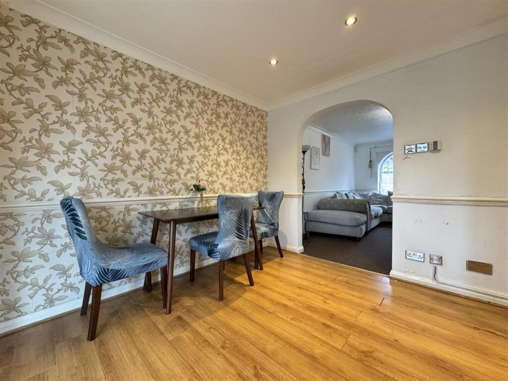 Clove, 3-4 Bed House With Garden, Free Parking, Sleeps 9 In Grays & Chafford Hundred Stifford Extérieur photo