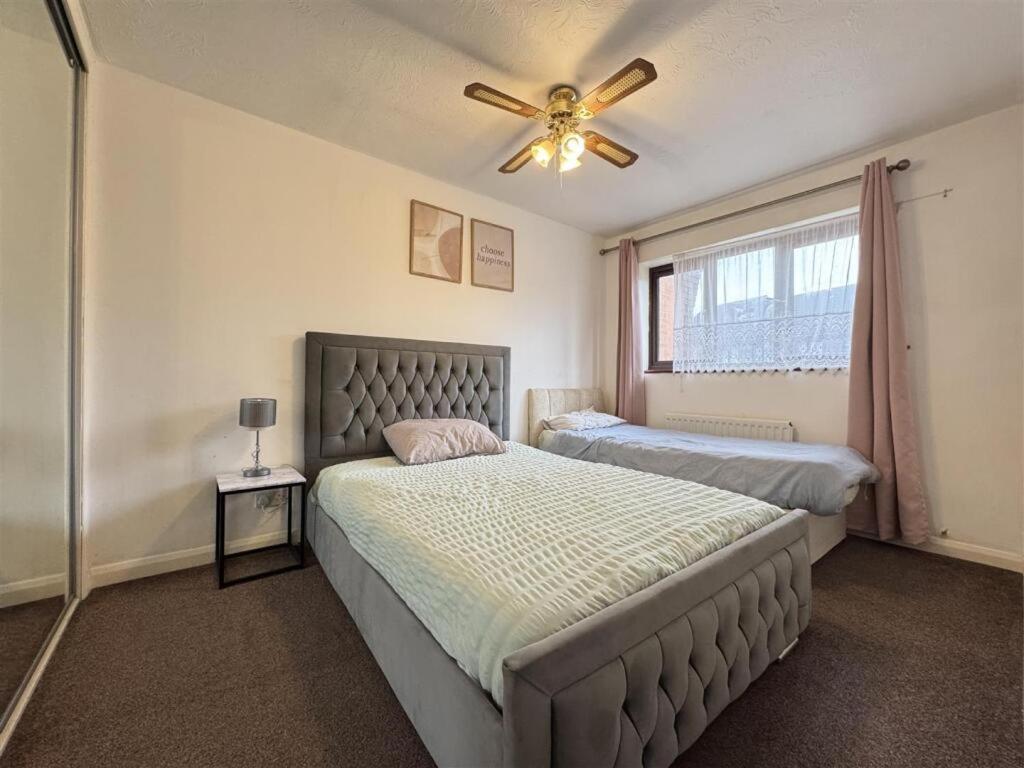 Clove, 3-4 Bed House With Garden, Free Parking, Sleeps 9 In Grays & Chafford Hundred Stifford Extérieur photo