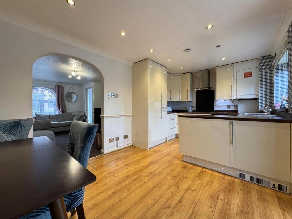 Clove, 3-4 Bed House With Garden, Free Parking, Sleeps 9 In Grays & Chafford Hundred Stifford Extérieur photo