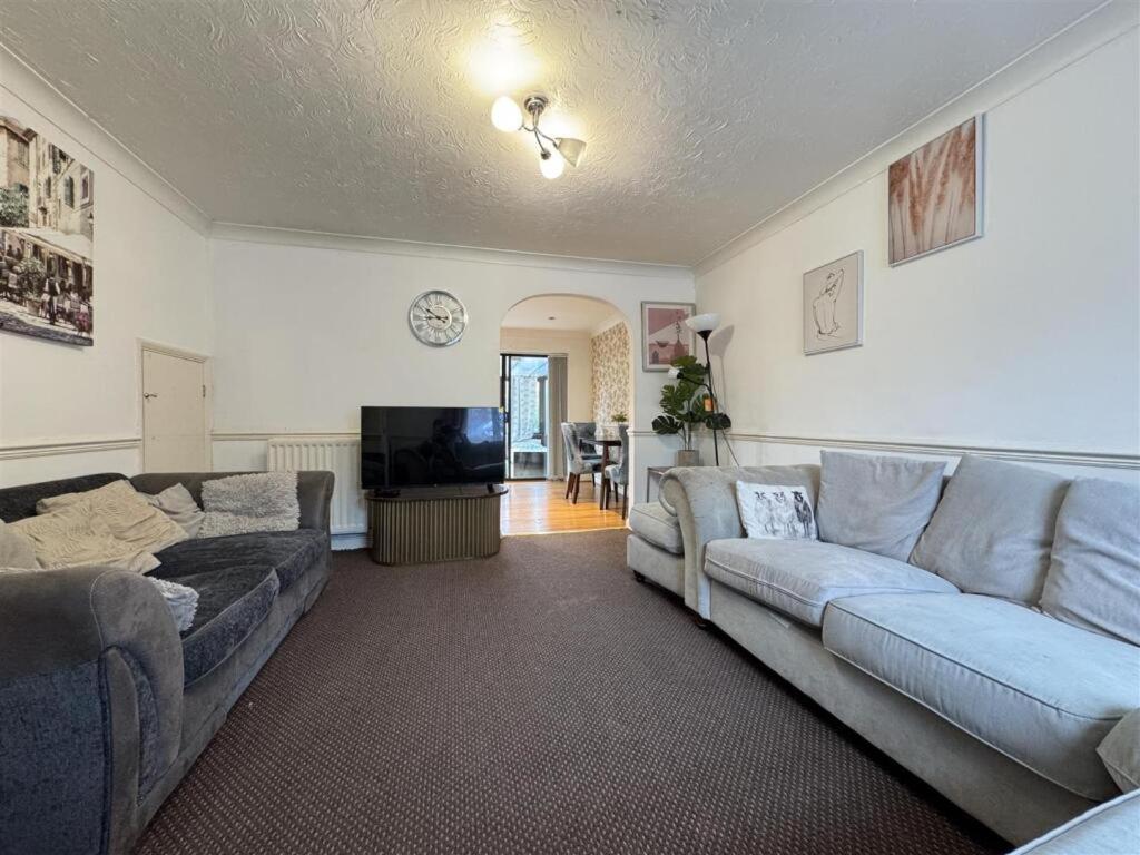 Clove, 3-4 Bed House With Garden, Free Parking, Sleeps 9 In Grays & Chafford Hundred Stifford Extérieur photo