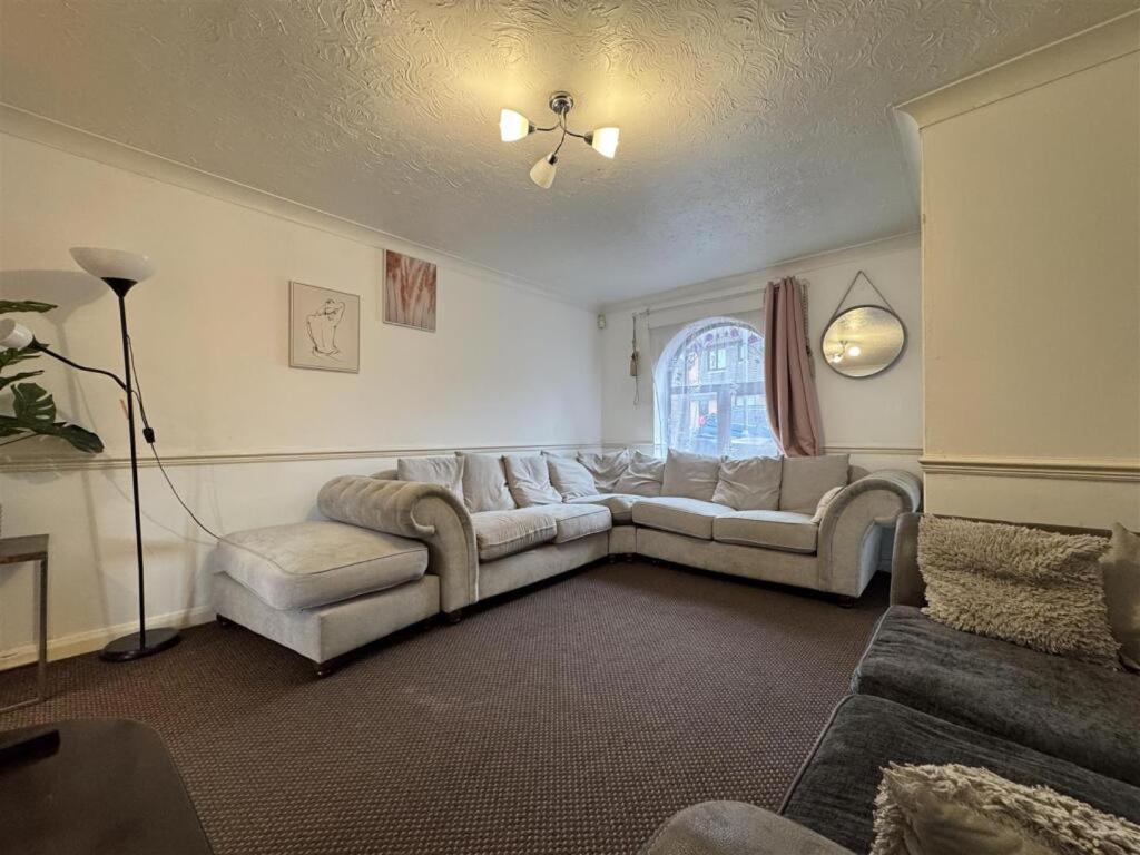 Clove, 3-4 Bed House With Garden, Free Parking, Sleeps 9 In Grays & Chafford Hundred Stifford Extérieur photo