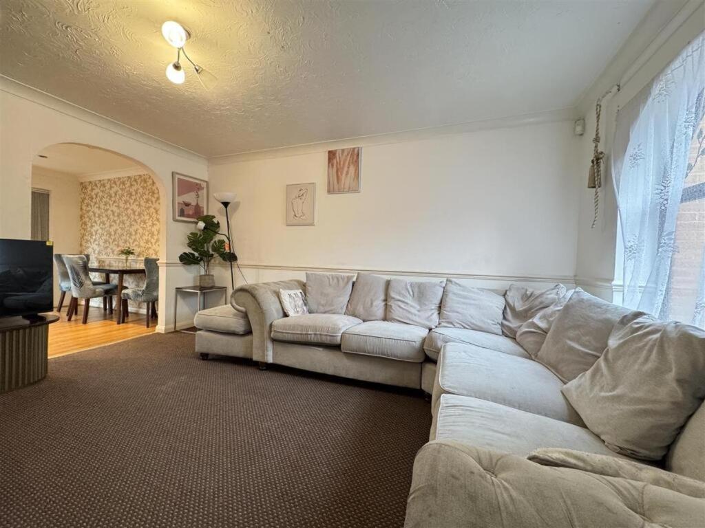 Clove, 3-4 Bed House With Garden, Free Parking, Sleeps 9 In Grays & Chafford Hundred Stifford Extérieur photo